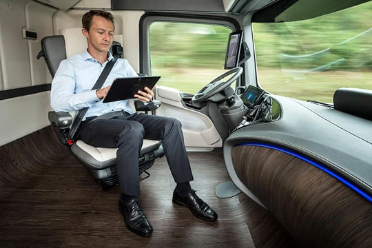 Trong cabin của xe tải Mercedes-Benz 2025 