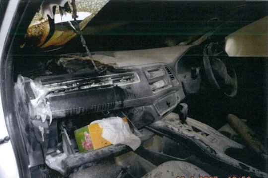 Cảnh tượng đáng sợ bên trong chiếc xe bị cháy của ông Koh. 