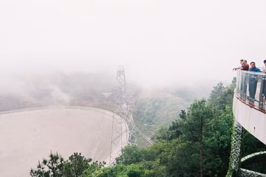 Kính viễn vọng FAST nhìn từ sàn quan sát