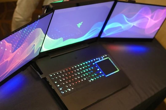 Chiếc Razer với 3 màn hình bị mất cắp ở CES