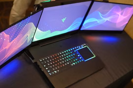 Chiếc Razer với 3 màn hình bị mất cắp ở CES