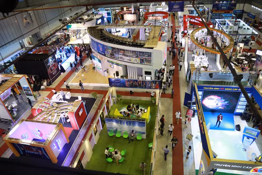 Quang cảnh triển lãm Telefilm 2016