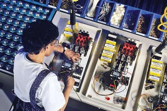 Chính phủ Ấn Độ đang triển khai hàng loạt biện pháp để cho mọi doanh nghiệp quốc tế và địa phương cùng tham gia chương trình "Make In India". Ảnh DNA