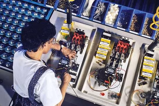 Chính phủ Ấn Độ đang triển khai hàng loạt biện pháp để cho mọi doanh nghiệp quốc tế và địa phương cùng tham gia chương trình "Make In India". Ảnh DNA