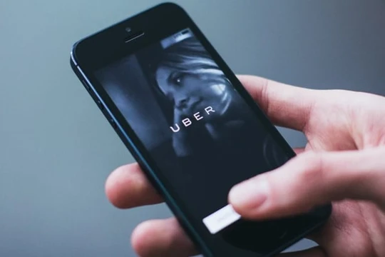 Uber bị kiện vì khiến một cặp vợ chồng đổ vỡ hạnh phúc gia đình. Ảnh: Complex.