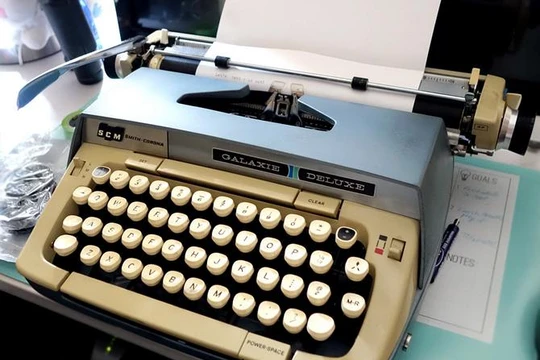 Máy đánh chữ Smith Corona Galaxie Deluxe