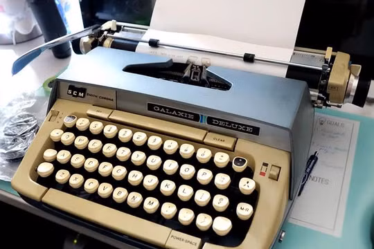 Máy đánh chữ Smith Corona Galaxie Deluxe