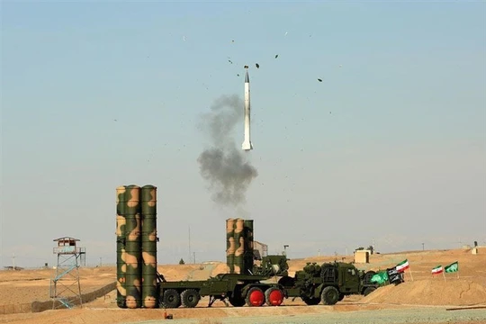 Tên lửa S 300 được phóng đi. Ảnh Tasnim