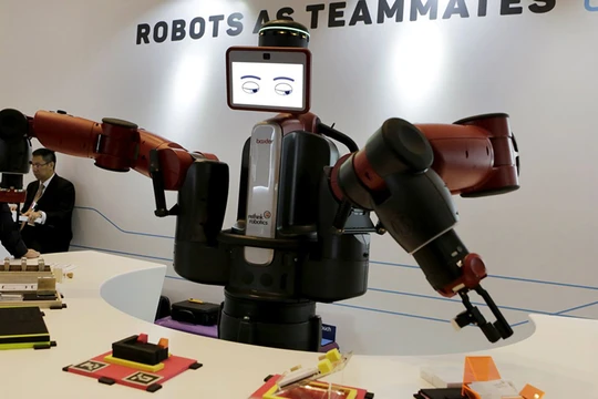 Trí thông minh nhân tạo được cho là sẽ tạo ra sự tăng trưởng lớn cho kinh tế thế giới. Ảnh: QZ