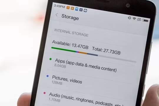Đừng mua điện thoại Android 32 GB lúc này 00:11 02/01/2017 26 Việc thay đổi phương thức lưu trữ ở phiên bản Nougat và kích thước ứng dụng ngày càng lớn là lý do người dùng nên cân nhắc khi mua điện thoại Android thấp hơn 32 GB trong năm 2017. Lý do rõ rà