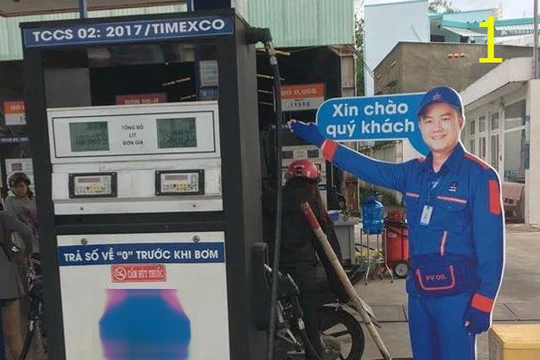 Hình nhân to bằng nhân viên, đứng giơ tay “Xin chào quý khách”, “Cảm ơn quý khách”!