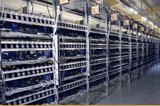 Máy đào Bitcoin không nằm trong danh mục cấm nhập khẩu. Ảnh: HQO.