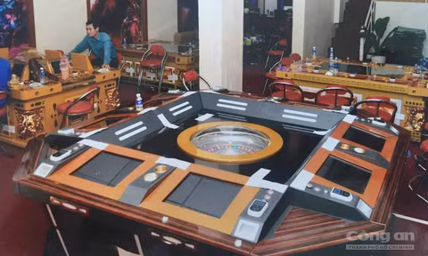 Trò chơi đánh bạc trá hình bị phát hiện ở một trung tâm giải trí ở quận 5, TP.HCM. Ảnh: CA TPHCM. 