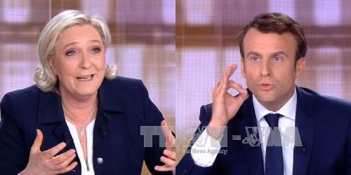 Ứng cử viên độc lập Emmanuel Macron (phải) và đối thủ Marine Le Pen. Ảnh: AFP/TTXVN