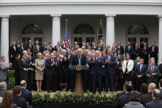 Tổng thống Donald Trump phát biểu mừng thắng lợi