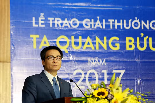 Phó Thủ tướng Vũ Đức Đam phát biểu tại lễ trao giải thưởng Tạ Quang Bửu 2017. Ảnh: Loan Lê.