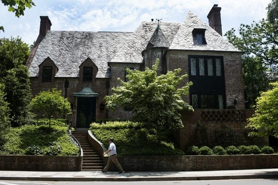 Ngôi nhà nhìn từ bên ngoài