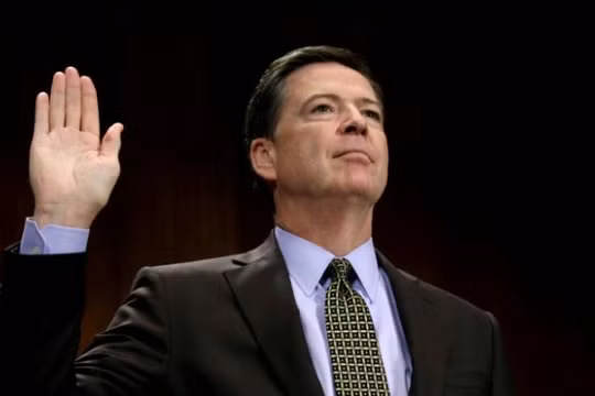 Ông James Comey