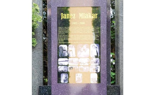 Hình ảnh ngôi mộ kỹ thuật số 