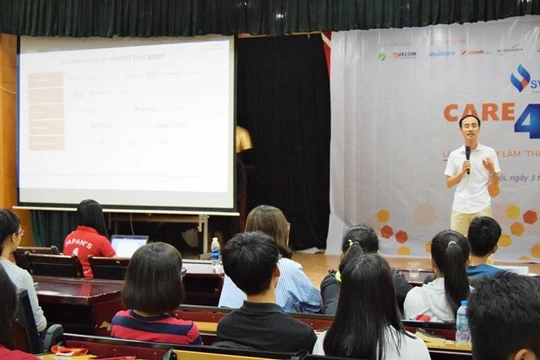 Buổi tọa đàm thu hút gần 200 sinh viên đến từ trường Đại học Ngoại thương Hà Nội