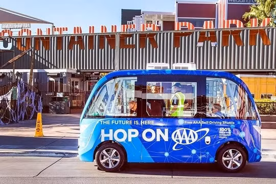 Chiếc xe buýt tự lái trong vụ tai nạn tại Las Vegas tuần qua (ảnh: City of Las Vegas)