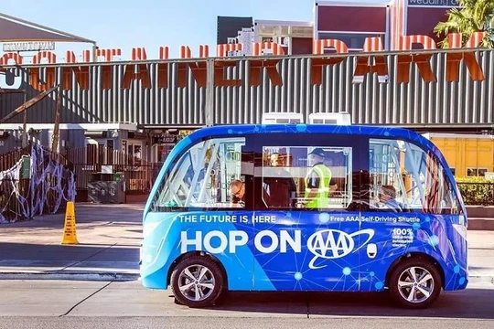 Chiếc xe buýt tự lái trong vụ tai nạn tại Las Vegas tuần qua (ảnh: City of Las Vegas)