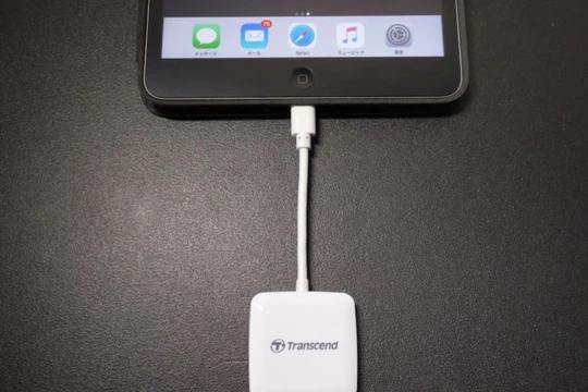 Smart Reader RDA2 có thể đọc được dữ liệu trên thẻ nhớ và chuyển vào iPhone ẢNH: TRANSCEND