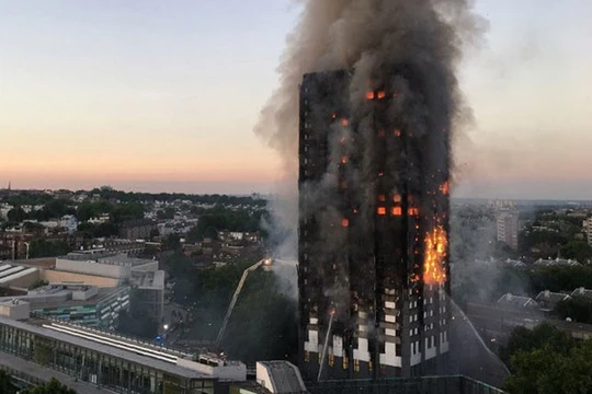 Ghi nhận ở thời điểm hiện tại, vụ cháy đã khiến ít nhất 6 người thiệt mạng ẢNH: AFP