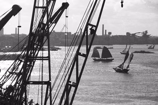 Cảng Hải Phòng. Hình ảnh trong phim phóng sự 