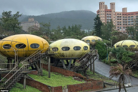 Ngôi làng UFO tại quận Vạn Lý, Đài Loan, từng là địa điểm nổi tiếng vào thập niên 60, 70.