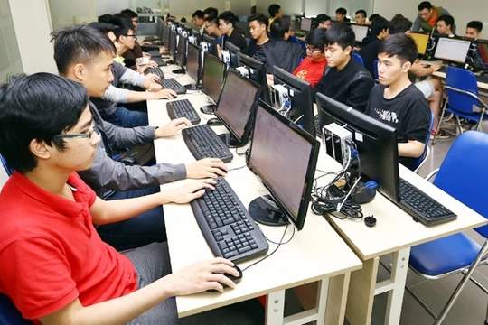 Đào tạo nguồn nhân lực công nghệ thông tin tại Trường đại học FPT.