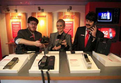 Những chiếc điện thoại di động đời đầu có thể đã ra mắt sớm hơn nếu FCC không ưu tiên sóng truyền hình.