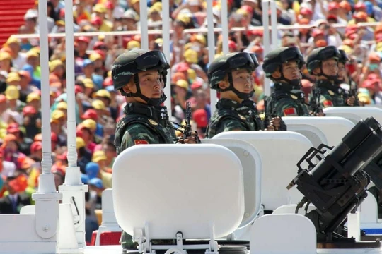 Binh sĩ PLA tham gia duyệt binh tại Bắc Kinh 2 năm trước. Ảnh Simon Song