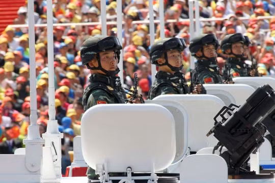 Binh sĩ PLA tham gia duyệt binh tại Bắc Kinh 2 năm trước. Ảnh Simon Song