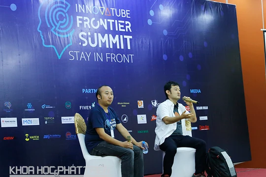 2 diễn giả Hajime Hotta - đồng sáng lập Innovatube và Kazuhiro Obara - nguyên giám đốc điều hành công ty Rakuten, Nhật Bản. Ảnh: Loan Lê 
