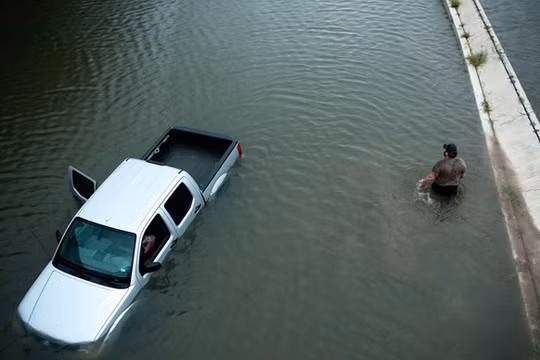 Một hình ảnh trong siêu bão Harvey vừa quét qua nước Mỹ