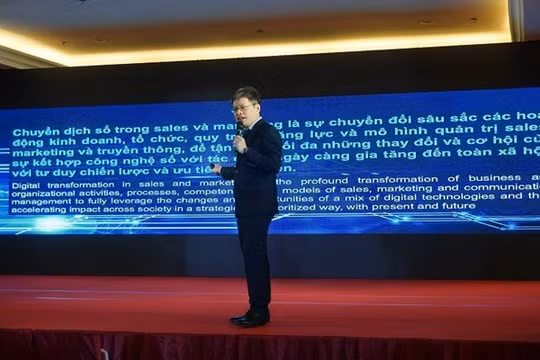 Ông Lê Quốc Minh - Đại diện ban tổ chức chia sẻ về chuyển dịch số trong kỷ nguyên công nghiệp 4.0.