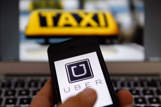 Đi Uber giờ cao điểm đắt hơn Vinasun 200%