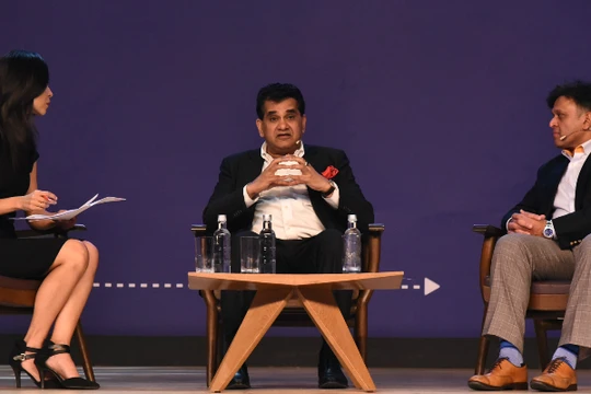 Shereen Bhan, Amitabh Kant và Rajendra Rao tranh luận về 'Thành phố thông minh của Tương lai'