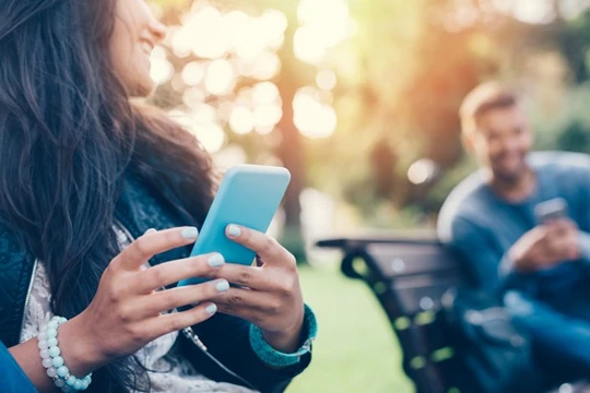 Bây giờ cách chúng ta hẹn hoc cũng đã khác