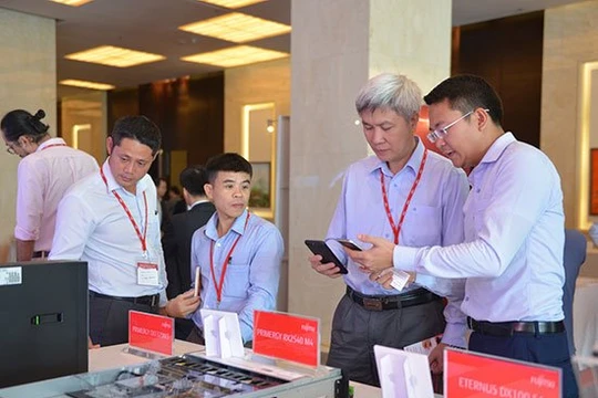 Đại diện Fujitsu cho rằng, những công nghệ như trí tuệ nhân tạo (AI) và Internet kết nối vạn vật (IoT) đang giúp hiện thực hóa công cuộc chuyển đổi số cho doanh nghiệp và xã hội.