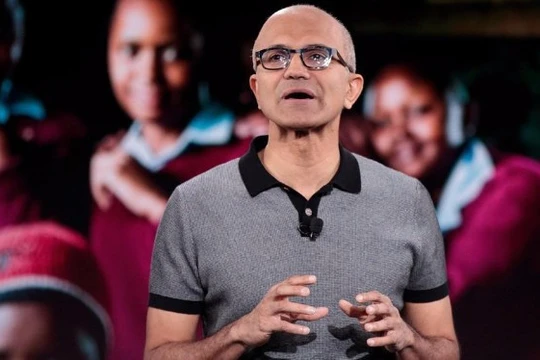 Ông Nadella ám chỉ iPad Pro không phải là một chiếc máy tính thực sự. ẢNH: AFP