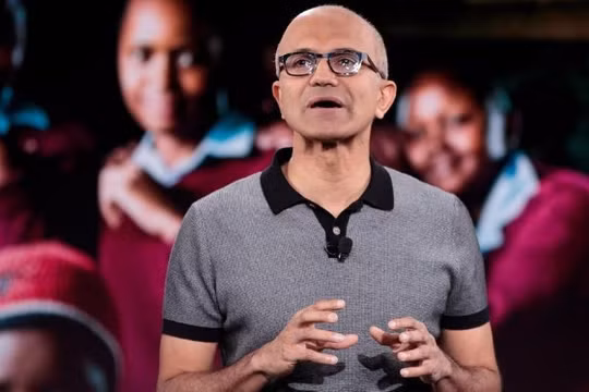 Ông Nadella ám chỉ iPad Pro không phải là một chiếc máy tính thực sự. ẢNH: AFP