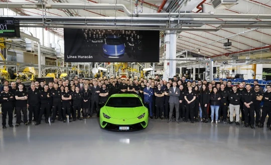 Lamborghini Huracan chỉ cần có 4 năm để đạt được dấu mốc lịch sử 10.000 xe