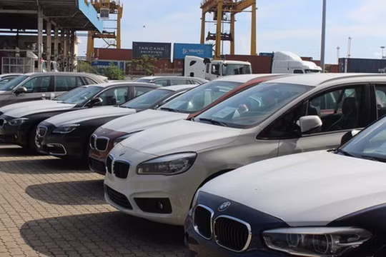 Hơn 600 xe BMW phơi mưa nắng ở Việt Nam sẽ tái xuất về Đức