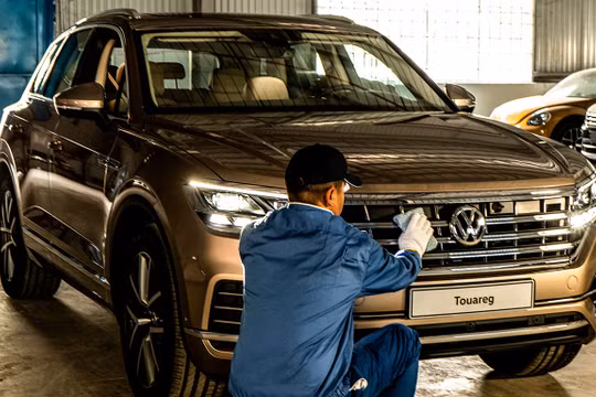 VW Touareg 2019 đang được “trau chuốt” tại kho xe Volkswagen trước thềm Triển lãm VMS 2018.