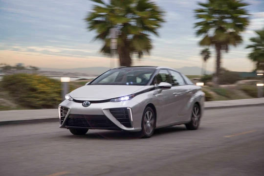 Toyota Mirai - mẫu xe Fuel Cell thương mại đầu tiên được phát triển hướng tới một phương tiện không phát thải