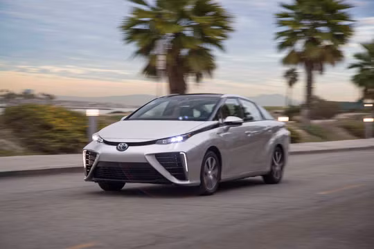 Toyota Mirai - mẫu xe Fuel Cell thương mại đầu tiên được phát triển hướng tới một phương tiện không phát thải