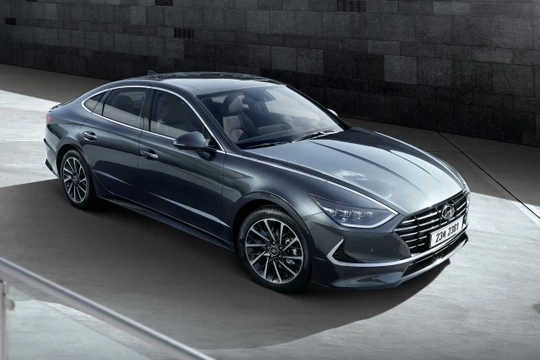 Thế hệ thứ 8 của Hyundai Sonata đã quay về với thiết kế phong cách Coupe 4 cửa đã từng áp dụng cho mẫu xe này vào năm 2009.