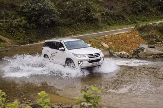 Sự đổ bộ ồ ạt của các dòng xe nhập khẩu được xem là lý do chính cho cuộc ganh đua về giá bán của thị trường xe Việt ở thời điểm này. 